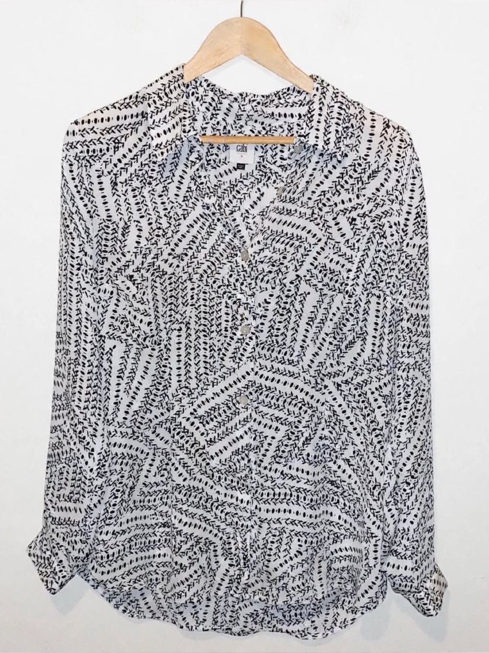 CAbi Osaka Nights Blouse S White Black Geo Split Back 3255 NWOT 21 Chest
